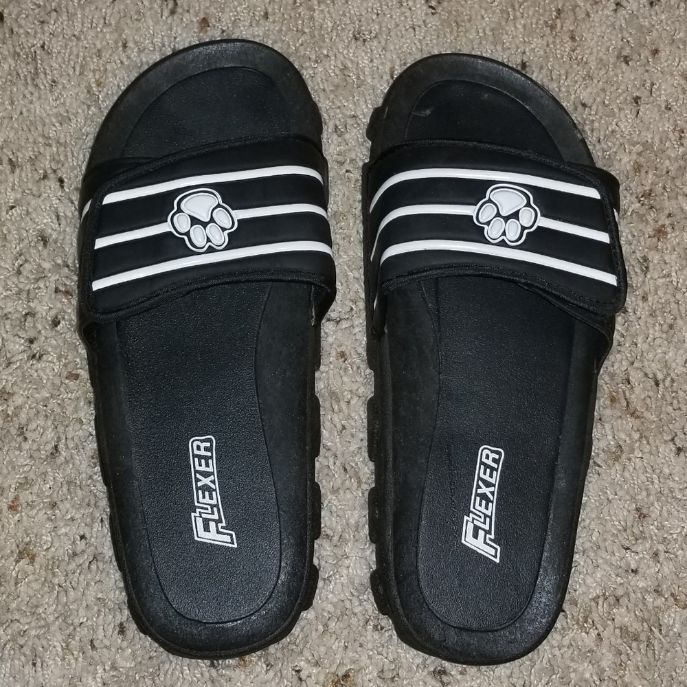 New paw print sandals